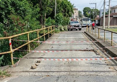 Medida preventiva foi adotada pela Defesa Civil ap&oacute;s uma das placas da estrutura se soltar