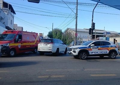 Acidente aconteceu na manh&atilde; desta quarta-feira e a v&iacute;tima teve ferimentos no p&eacute;