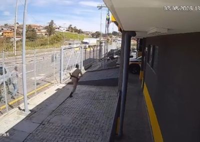 V&iacute;tima sofreu ferimentos na cabe&ccedil;a e foi encaminhada por policiais at&eacute; a unidade de sa&uacute;de