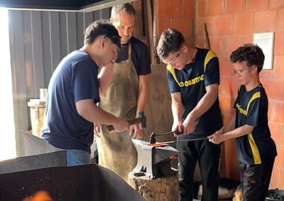 Atividade integra projeto pedag&oacute;gico sobre profiss&otilde;es e permite aos estudantes de Andradas vivenciar de perto t&eacute;cnicas tradicionais
