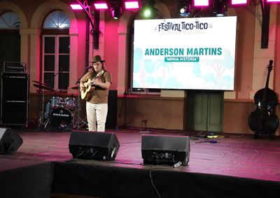 Cantor, violeiro e compositor de Andradas chegou a tr&ecirc;s p&oacute;dios em 2 meses