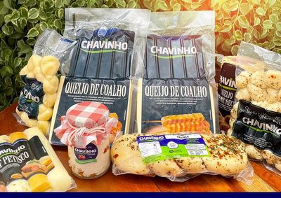 Produ&ccedil;&atilde;o pr&oacute;pria garante qualidade e variedade em queijos e produtos artesanais, mantendo viva a tradi&ccedil;&atilde;o e o cuidado no processo