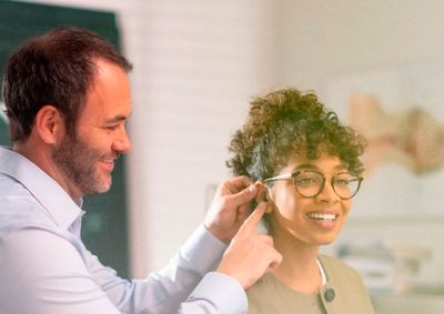 Empresa refer&ecirc;ncia em aparelhos auditivos, reabilita&ccedil;&atilde;o e exames audiol&oacute;gicos, lan&ccedil;a a campanha &ldquo;Bem-vindo a AUDIENS&rdquo;