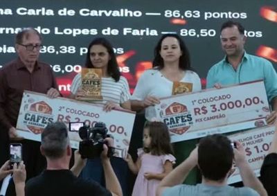 Cerim&ocirc;nia no Pavilh&atilde;o do Vinho premiou produtores em diferentes categorias e marcou a coroa&ccedil;&atilde;o da corte do caf&eacute;