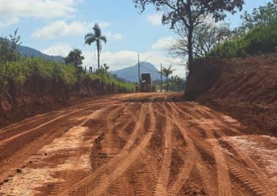 Interdi&ccedil;&atilde;o da via foi feita para permitir a continuidade dos servi&ccedil;os na zona rural de Andradas