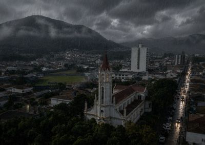 Previs&atilde;o indica per&iacute;odo mais quente e est&aacute;vel antes da chegada de uma nova frente fria