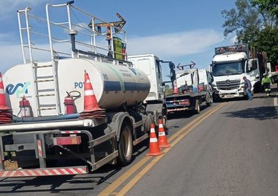 Acidente ocorreu durante obras na rodovia e uma mulher sofreu fratura no nariz