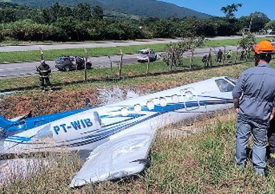 Acidente aconteceu na manh&atilde; deste domingo e chamou aten&ccedil;&atilde;o ap&oacute;s uma manobra de pouso em aeroporto da regi&atilde;o