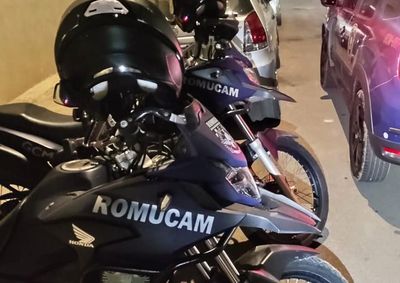 Guarda ficou ferido durante a abordagem; homem foi encontrado ap&oacute;s fuga por telhados e levado &agrave; delegacia