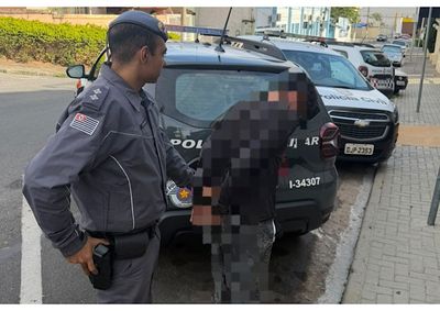 Segundo a PM, homem foi abordado empurrando o ve&iacute;culo &agrave;s margens da rodovia e confessou ter furtado a motocicleta 
