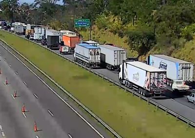 Congestionamento atinge o trajeto de quem acessa a Fern&atilde;o Dias no sentido S&atilde;o Paulo
