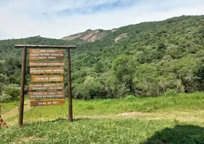 Programa&ccedil;&atilde;o gratuita no m&ecirc;s de f&eacute;rias inclui trilhas autoguiadas durante o dia e experi&ecirc;ncia noturna monitorada em meio &agrave; natureza