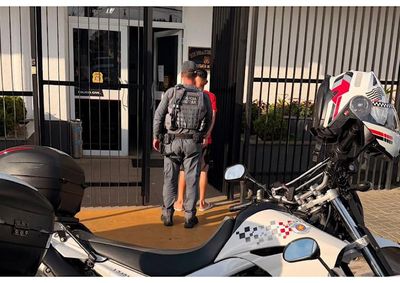 Homem foi abordado em uma das principais vias da cidade e tinha mandado de pris&atilde;o em aberto por tr&aacute;fico de drogas