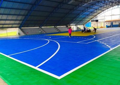 Obra beneficia 249 alunos e incluiu novo piso esportivo, al&eacute;m de melhorias nos vesti&aacute;rios, banheiros e na rede el&eacute;trica