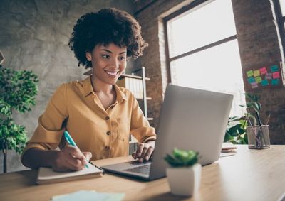 Encontros v&atilde;o abordar temas como finan&ccedil;as e marketing; As capacita&ccedil;&otilde;es s&atilde;o gratuitas e abertas a empreendedores de todos os segmentos

