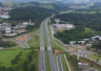 Terceira faixa foi liberada no sentido Campinas e deve melhorar o fluxo de ve&iacute;culos na rodovia