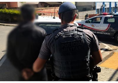 Segundo a PM, homem de 29 anos foi abordado e teve o mandado de pris&atilde;o confirmado durante consulta policial
