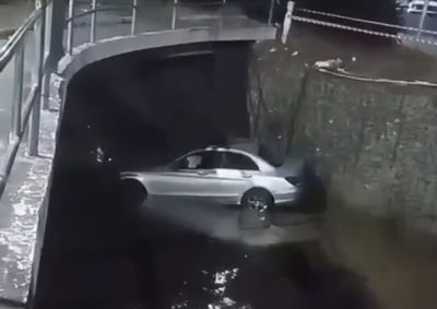 Caso aconteceu na madrugada deste domingo (23) e chamou a aten&ccedil;&atilde;o de quem passou pelo local.