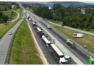 Interdi&ccedil;&otilde;es para implanta&ccedil;&atilde;o de faixa adicional causam lentid&atilde;o nos sentidos Campinas e Jacare&iacute;