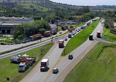 Bloqueio acontece para obras no pavimento e muda o caminho de quem vem de Bragan&ccedil;a Paulista