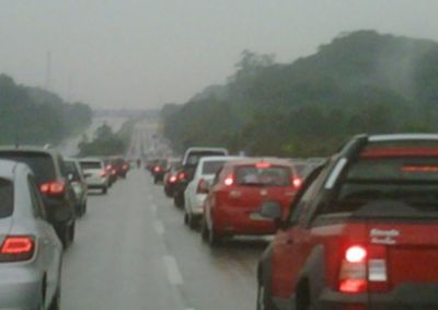 Lentid&atilde;o ocorre na pista expressa, entre os km 16 e 21, no sentido Belo Horizonte