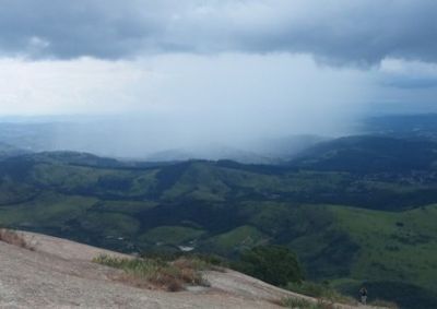 Previs&atilde;o indica acumulados elevados no estado de SP, com possibilidade de temporais, granizo e vento; quem vai para a capital tamb&eacute;m deve ficar atento