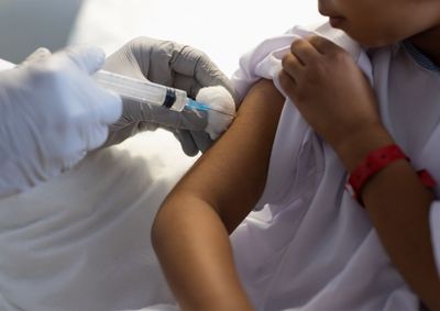 Cidade n&atilde;o tem casos confirmados da doen&ccedil;a, mas moradores devem conferir a caderneta e atualizar as doses quando necess&aacute;rio