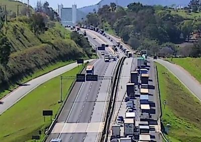 Interdi&ccedil;&atilde;o acontece entre os km 78 e 76, no sentido Jacare&iacute;, durante servi&ccedil;o na pista