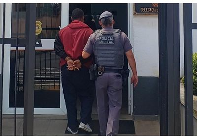 Segundo a PM, homem de 56 anos era procurado por casos envolvendo cinco v&iacute;timas e foi localizado nas proximidades da Fern&atilde;o Dias