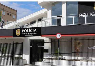 Segundo o boletim, suspeita foi at&eacute; o port&atilde;o da resid&ecirc;ncia e teria amea&ccedil;ado a v&iacute;tima de morte.