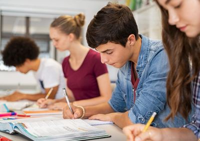 S&atilde;o 45 oportunidades dispon&iacute;veis na cidade, com vagas para estudantes de diferentes cursos e &aacute;reas de atua&ccedil;&atilde;o