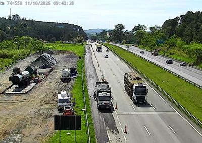 Obras bloqueiam al&ccedil;as do entroncamento em etapas; motoristas que seguem sentido Campinas ou Jacare&iacute; devem ficar atentos aos desvios