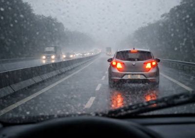 Chuva forte exige aten&ccedil;&atilde;o dos motoristas; lentid&atilde;o se estende do km 47 ao km 38, no sentido S&atilde;o Paulo, com percurso de at&eacute; 40 minutos
