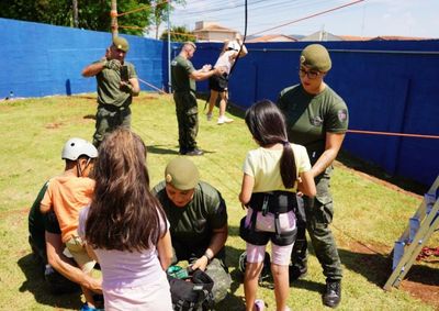 Evento teve brinquedos infl&aacute;veis, tirolesa, paintball, jogos e distribui&ccedil;&atilde;o de pipoca e algod&atilde;o-doce no &uacute;ltimo s&aacute;bado (10)
