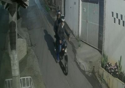 Ve&iacute;culo estava estacionado na Rua Tereza Poloni e foi levado por volta das 18h40 de s&aacute;bado (24)