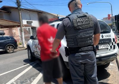 Abordagem aconteceu na regi&atilde;o do bairro Cerejeiras, ap&oacute;s policiais identificarem um homem com mandado de pris&atilde;o em aberto