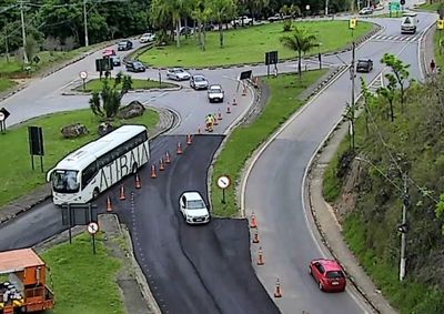Servi&ccedil;os de recupera&ccedil;&atilde;o do pavimento acontecem em diferentes trechos da rodovia nesta quarta-feira (7); motoristas devem ficar atentos &agrave; sinaliza&ccedil;&atilde;o 