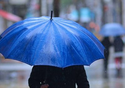 Cidade ter&aacute; varia&ccedil;&atilde;o de temperatura ao longo do dia, enquanto o c&eacute;u permanece encoberto e a chuva pode aparecer em alguns per&iacute;odos.