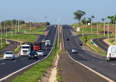 Mais de 86 mil ve&iacute;culos devem passar pela regi&atilde;o; PRF intensifica a&ccedil;&otilde;es contra velocidade e &aacute;lcool ao volante