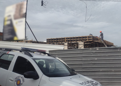 Homem de 49 anos sofreu ferimento com serra el&eacute;trica enquanto trabalhava em um andaime; ele trabalhava na constru&ccedil;&atilde;o de um pr&eacute;dio residencial