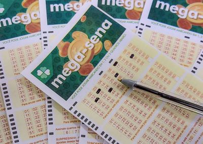 Bilhetes foram registrados em lot&eacute;rica da cidade e pelos canais digitais; pr&ecirc;mio principal acumulou em R$ 135 milh&otilde;es para o pr&oacute;ximo sorteio.