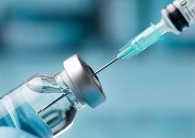 Imunizante contra o v&iacute;rus sincicial respirat&oacute;rio passa a ser indicado para adultos a partir dos 18 anos, ampliando a prote&ccedil;&atilde;o contra doen&ccedil;as respirat&oacute;rias.