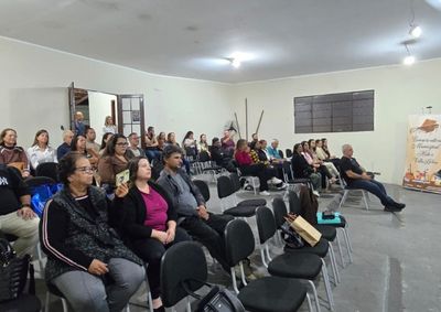Evento &ldquo;Vozes da Literatura&rdquo; reuniu autores locais e marcou programa&ccedil;&atilde;o do Abril Liter&aacute;rio no Dia Mundial do Livro. 