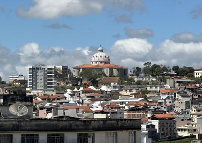 Evento tradicional re&uacute;ne fi&eacute;is a partir do dia 21 e segue at&eacute; o in&iacute;cio de maio, com celebra&ccedil;&otilde;es, missas e atividades festivas. 