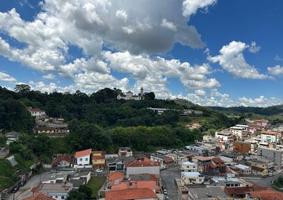 Semana come&ccedil;a com temperaturas amenas e ter&aacute; eleva&ccedil;&atilde;o gradual dos term&ocirc;metros, com m&aacute;xima prevista de 30&deg;C na sexta-feira.