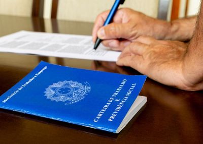Oportunidades contemplam diferentes n&iacute;veis de escolaridade e experi&ecirc;ncia, com destaque para vagas na constru&ccedil;&atilde;o civil. Interessados devem realizar agendame