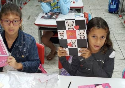 Investimento com recursos pr&oacute;prios garante kits escolares a todos os alunos da rede municipal no in&iacute;cio do ano letivo.