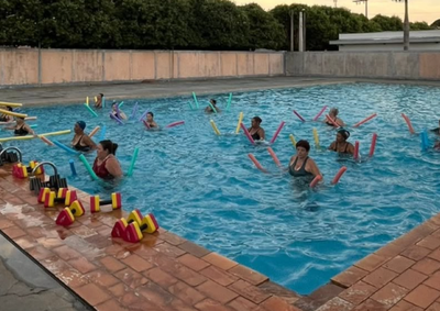 Aulas de hidrogin&aacute;stica s&atilde;o oferecidas como alternativa de atividade f&iacute;sica para moradores interessados em cuidar da sa&uacute;de.
