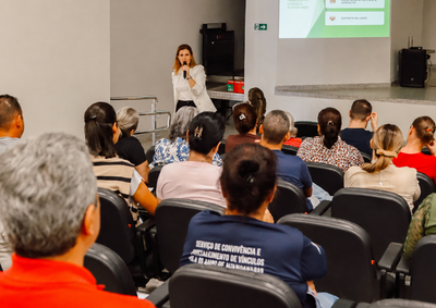 Treinamento com psic&oacute;loga orientou funcion&aacute;rios municipais sobre preven&ccedil;&atilde;o do estresse e a import&acirc;ncia do acolhimento no ambiente de trabalho