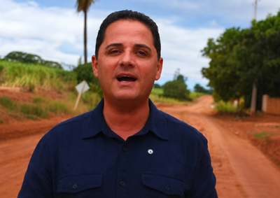 Prefeito diz que a pavimenta&ccedil;&atilde;o &eacute; uma demanda antiga e que o governador Tarc&iacute;sio assinou a autoriza&ccedil;&atilde;o ap&oacute;s ajustes nos projetos